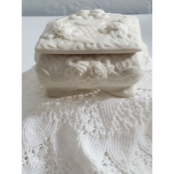 Ceramic Bisque Embossed Trinket Box with Lid ~Vintage~ - Picture 5 of 6